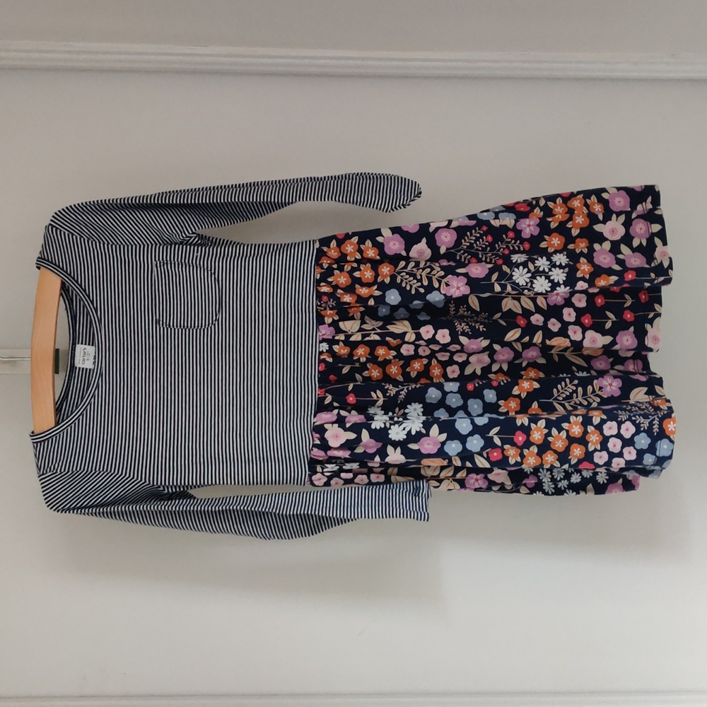 Carter's, size 7, long sleeve dress. Navy.